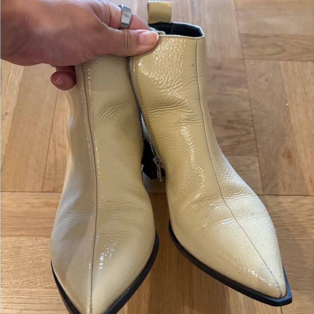 Everlane Cream Ankle Boots in size 7.5